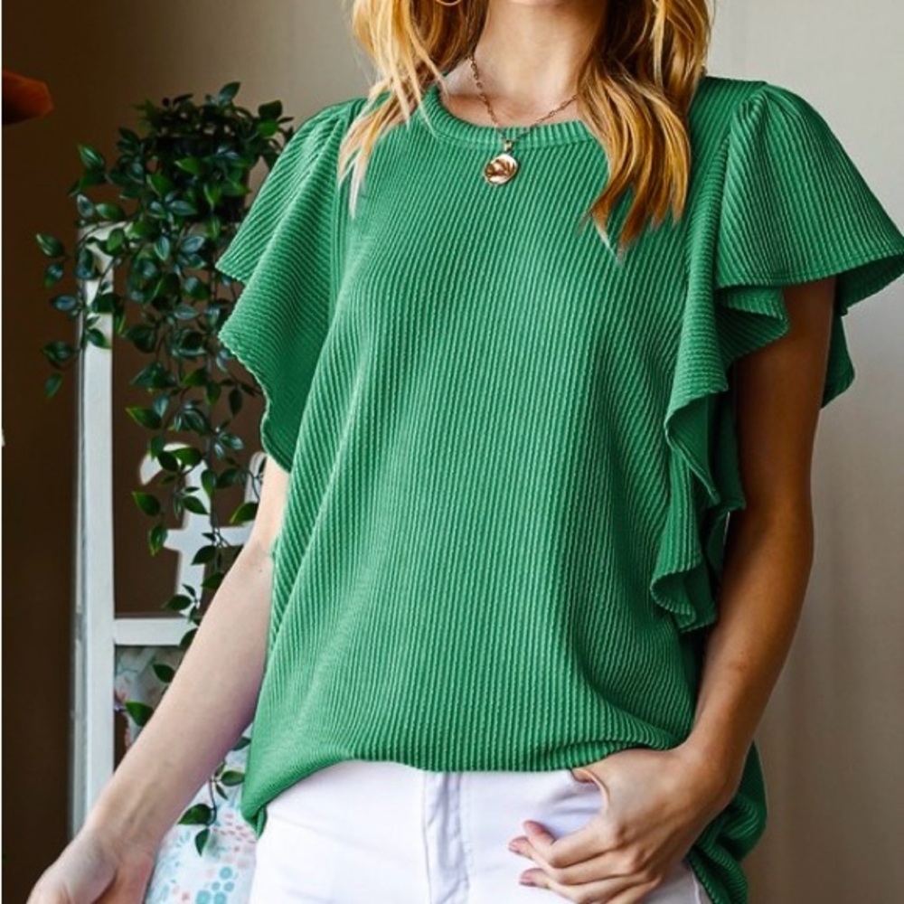 RUFFLED SHORT SLEEVE SOLID URBAN RIBBED TOP